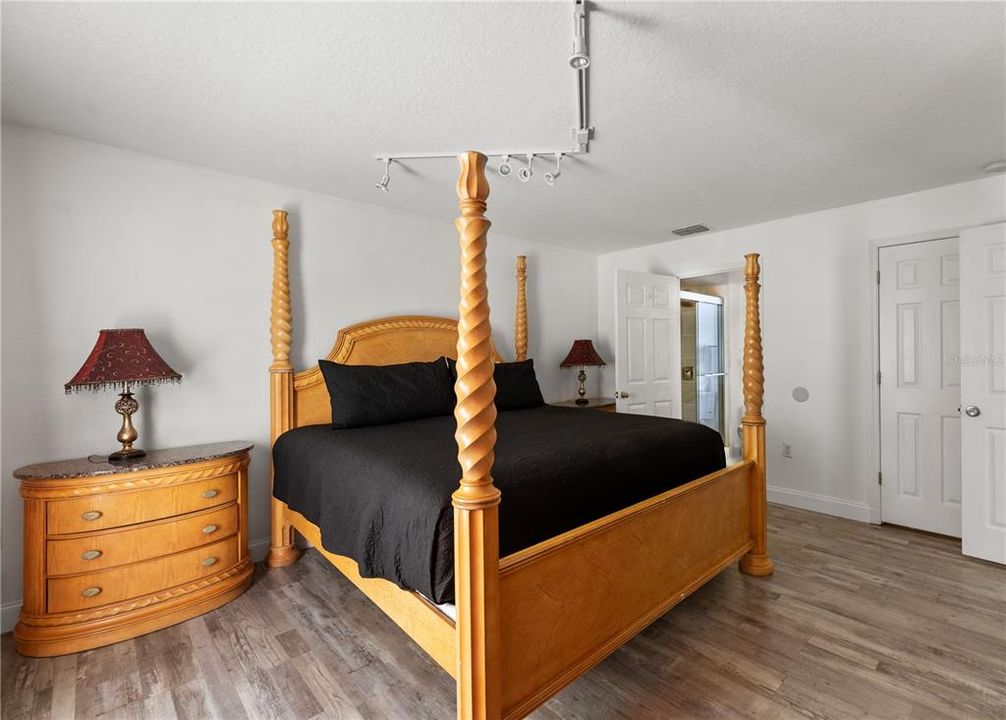 En Venta: $690,000 (6 camas, 4 baños, 3914 Pies cuadrados)