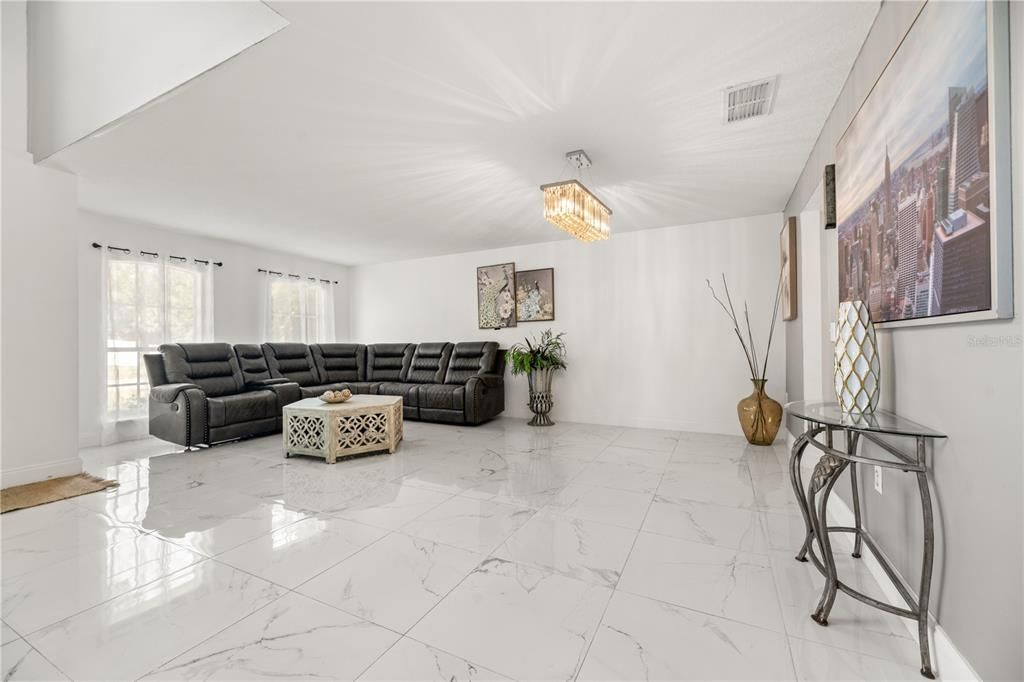 En Venta: $690,000 (6 camas, 4 baños, 3914 Pies cuadrados)