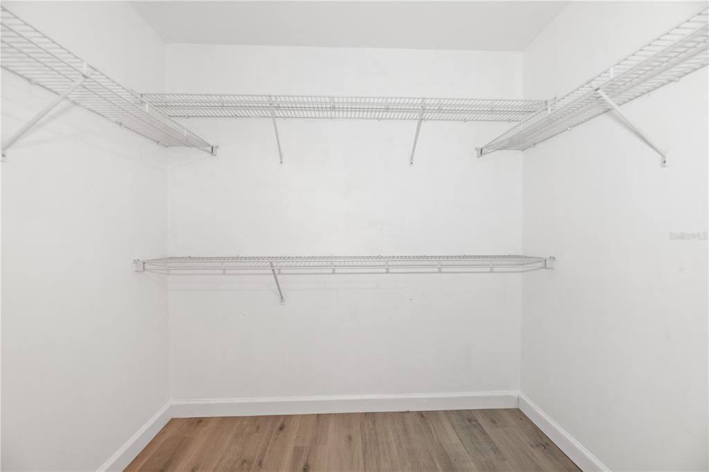 En Venta: $690,000 (6 camas, 4 baños, 3914 Pies cuadrados)