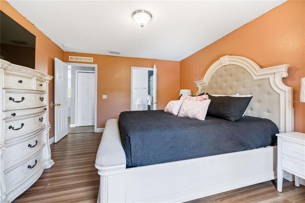 En Venta: $690,000 (6 camas, 4 baños, 3914 Pies cuadrados)