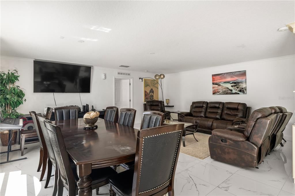 En Venta: $690,000 (6 camas, 4 baños, 3914 Pies cuadrados)