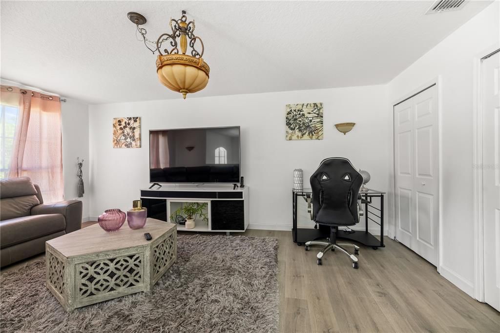 En Venta: $690,000 (6 camas, 4 baños, 3914 Pies cuadrados)