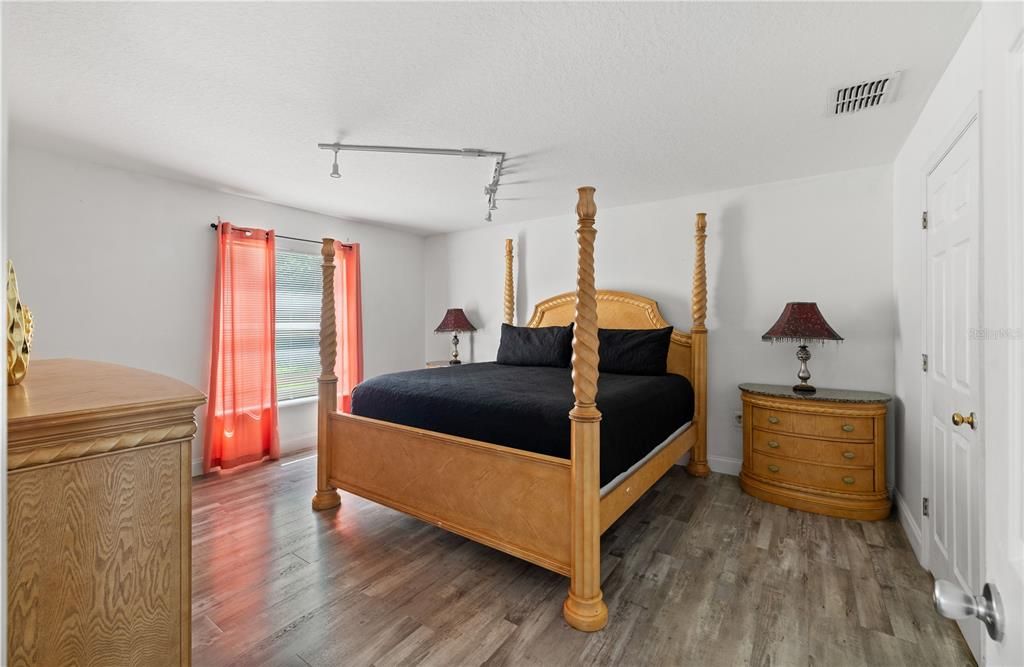 En Venta: $690,000 (6 camas, 4 baños, 3914 Pies cuadrados)