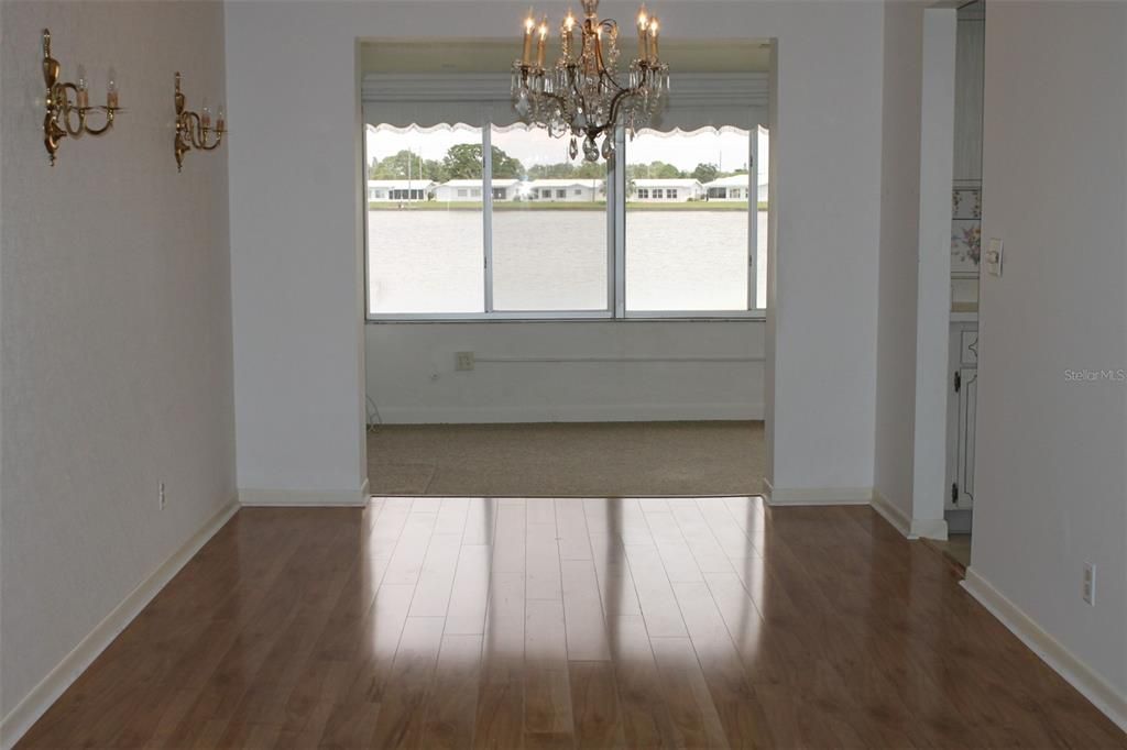 待售: $370,000 (2 贝兹, 2 浴室, 1653 平方英尺)