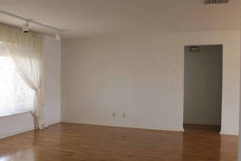 待售: $370,000 (2 贝兹, 2 浴室, 1653 平方英尺)