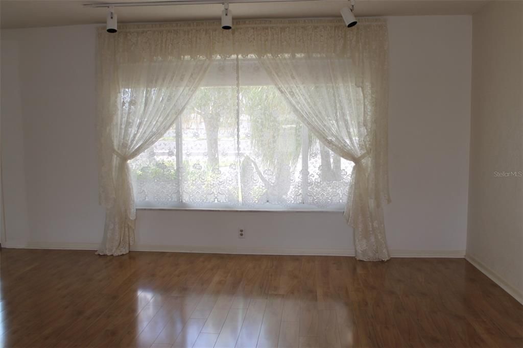 待售: $370,000 (2 贝兹, 2 浴室, 1653 平方英尺)