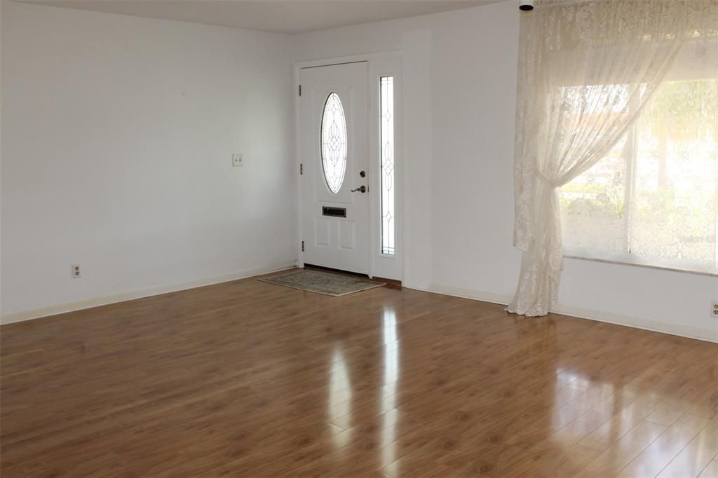 待售: $370,000 (2 贝兹, 2 浴室, 1653 平方英尺)