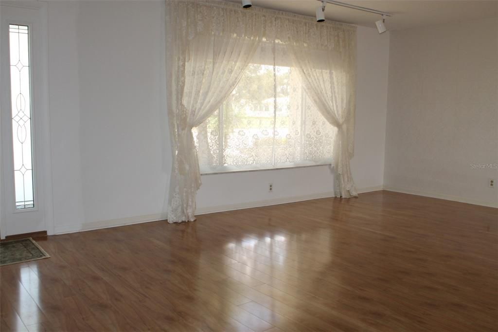 待售: $370,000 (2 贝兹, 2 浴室, 1653 平方英尺)