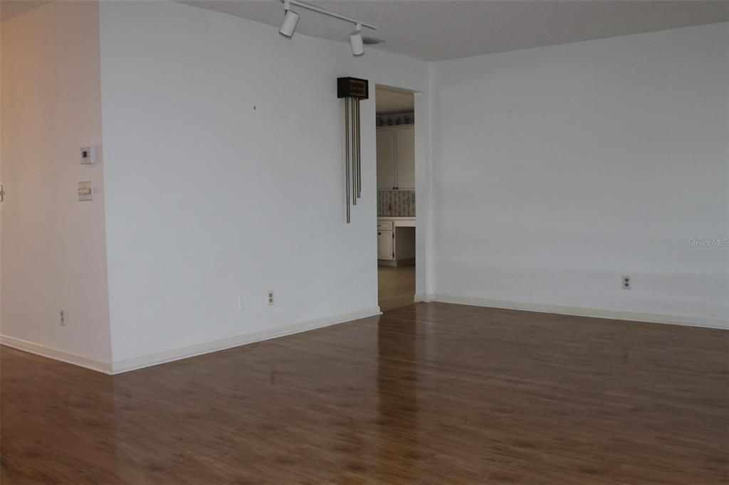 待售: $370,000 (2 贝兹, 2 浴室, 1653 平方英尺)