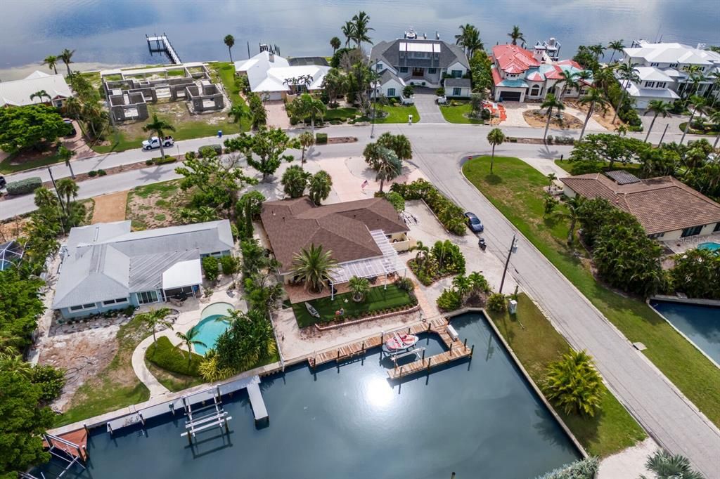 Recently Sold: $1,300,000 (2 beds, 2 baths, 2480 Square Feet)