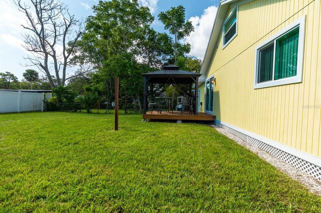 待售: $279,900 (2 贝兹, 2 浴室, 834 平方英尺)