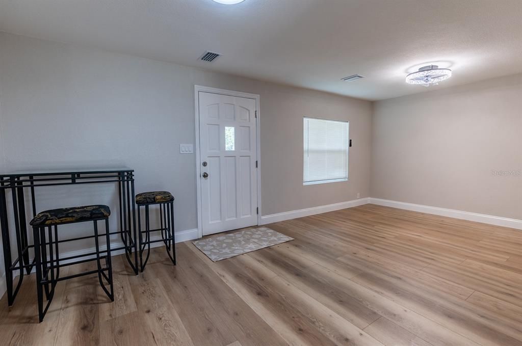 待售: $279,900 (2 贝兹, 2 浴室, 834 平方英尺)