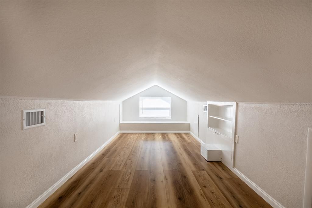 待售: $279,900 (2 贝兹, 2 浴室, 834 平方英尺)