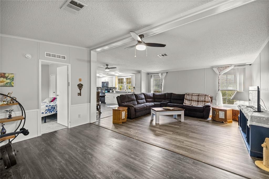 待售: $160,000 (3 贝兹, 2 浴室, 1534 平方英尺)