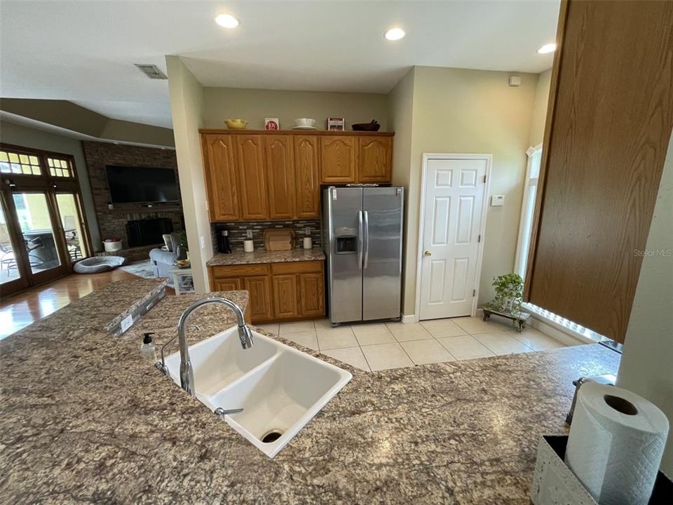 待售: $699,000 (3 贝兹, 2 浴室, 2555 平方英尺)