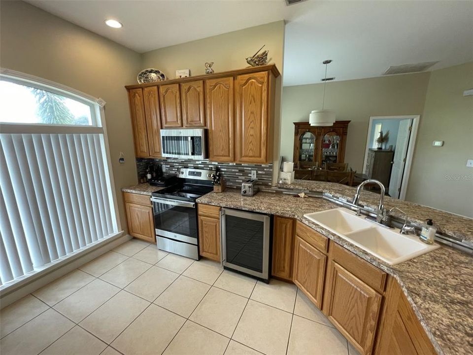 待售: $699,000 (3 贝兹, 2 浴室, 2555 平方英尺)