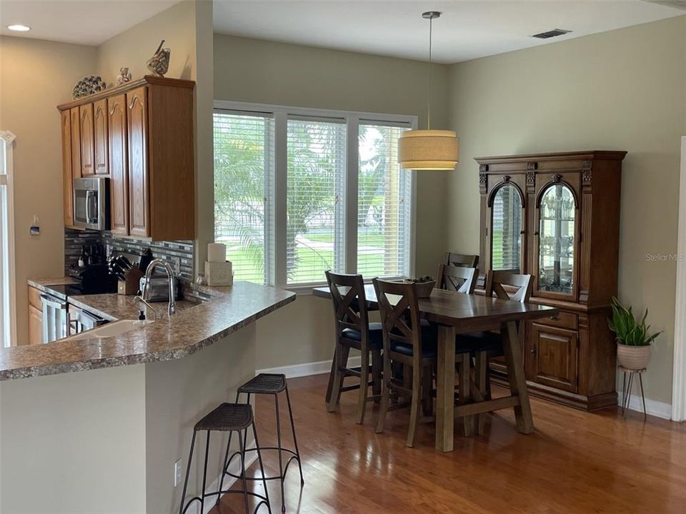 待售: $699,000 (3 贝兹, 2 浴室, 2555 平方英尺)