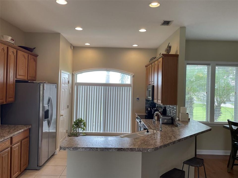 待售: $699,000 (3 贝兹, 2 浴室, 2555 平方英尺)