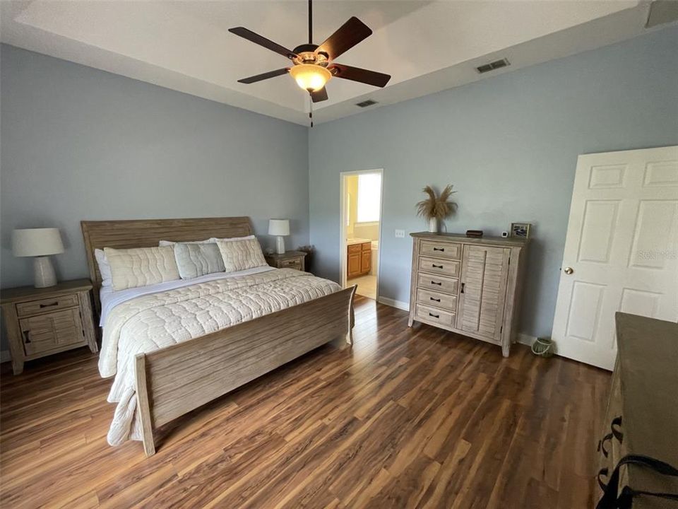 待售: $699,000 (3 贝兹, 2 浴室, 2555 平方英尺)