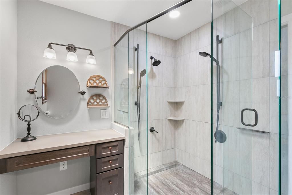 合同活跃: $659,000 (3 贝兹, 3 浴室, 2124 平方英尺)