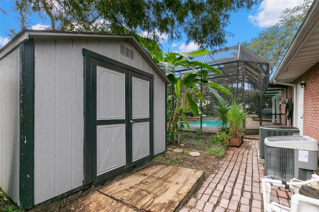 合同活跃: $659,000 (3 贝兹, 3 浴室, 2124 平方英尺)