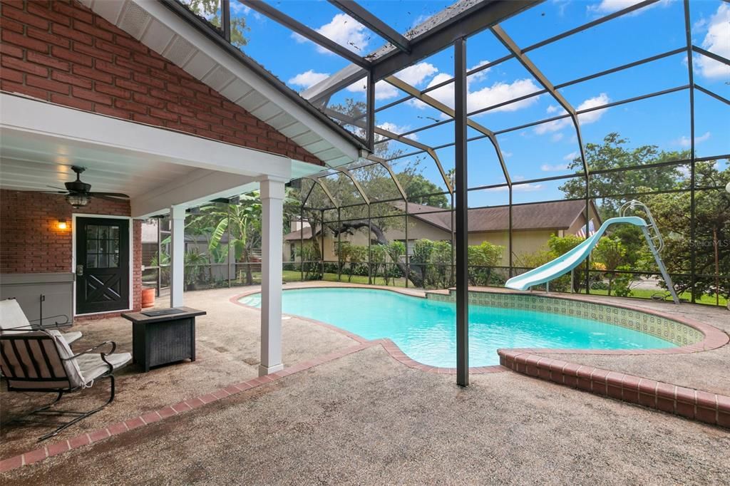 合同活跃: $659,000 (3 贝兹, 3 浴室, 2124 平方英尺)