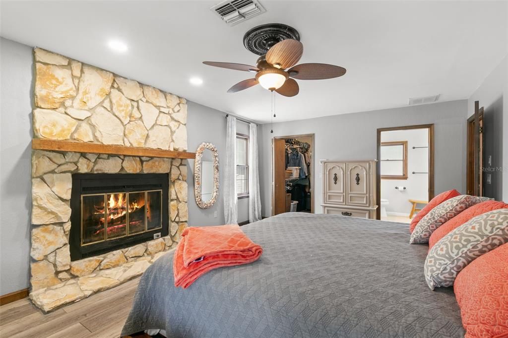 合同活跃: $659,000 (3 贝兹, 3 浴室, 2124 平方英尺)