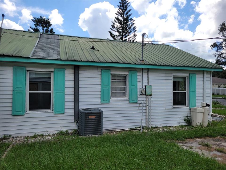 For Sale: $225,000 (2 beds, 1 baths, 720 Square Feet)