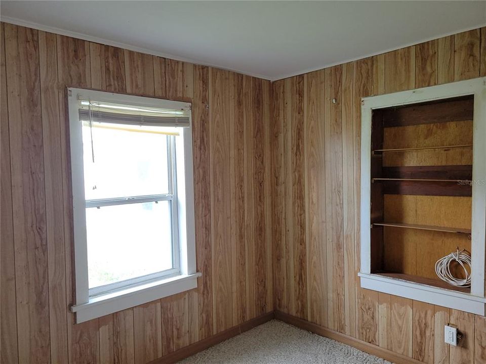 For Sale: $225,000 (2 beds, 1 baths, 720 Square Feet)