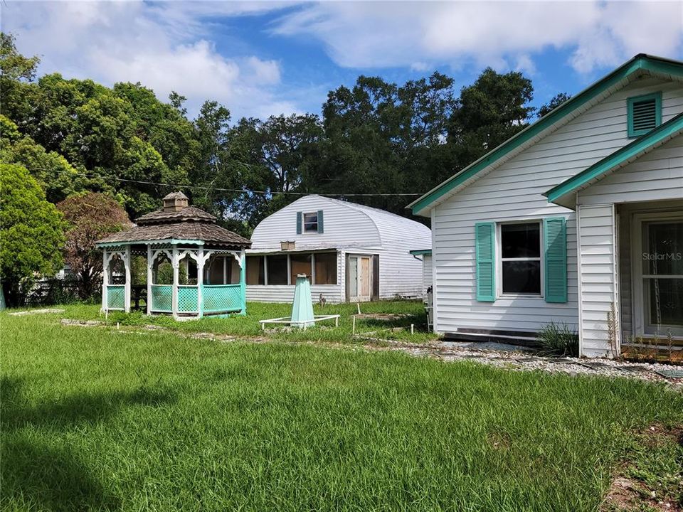 For Sale: $225,000 (2 beds, 1 baths, 720 Square Feet)