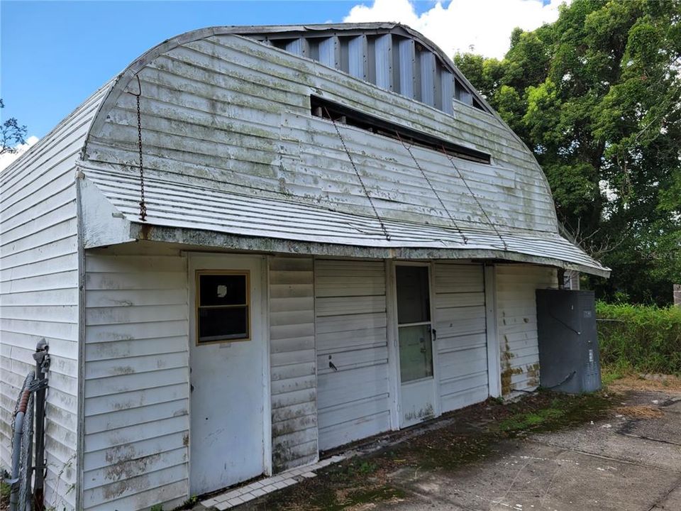 For Sale: $225,000 (2 beds, 1 baths, 720 Square Feet)