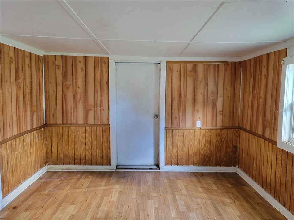 For Sale: $225,000 (2 beds, 1 baths, 720 Square Feet)