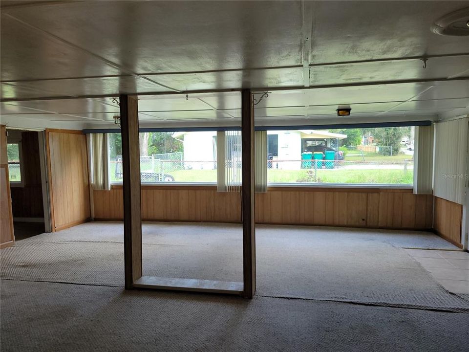 For Sale: $225,000 (2 beds, 1 baths, 720 Square Feet)