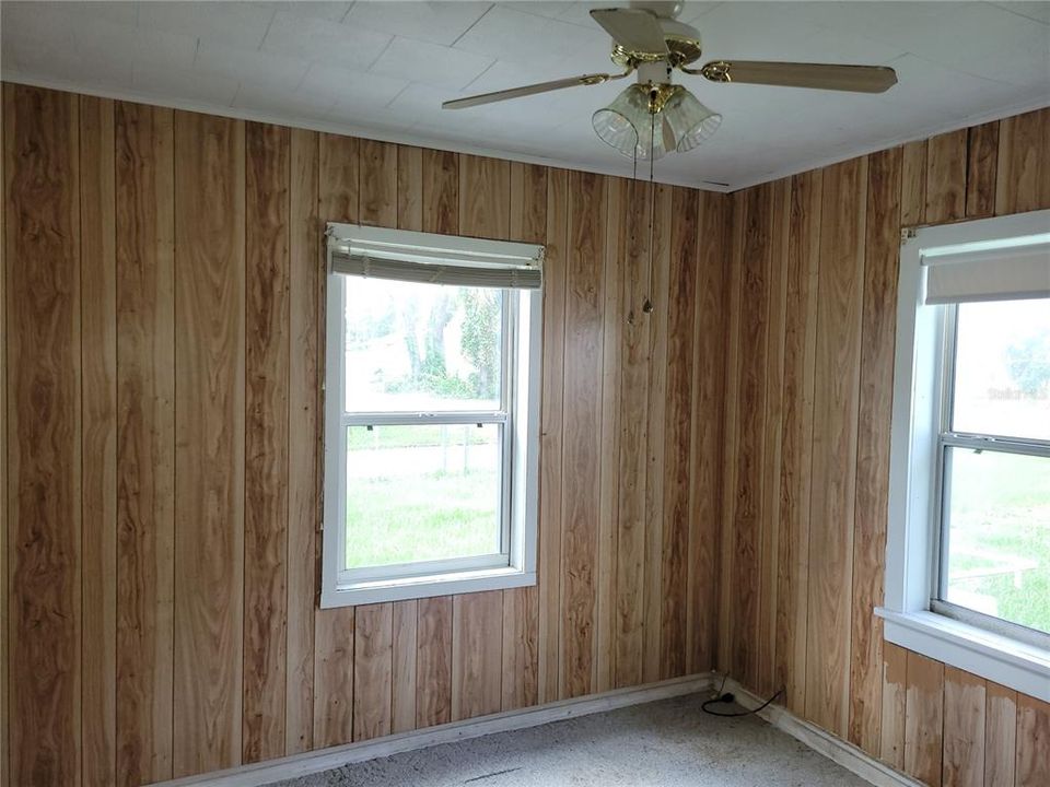 For Sale: $225,000 (2 beds, 1 baths, 720 Square Feet)