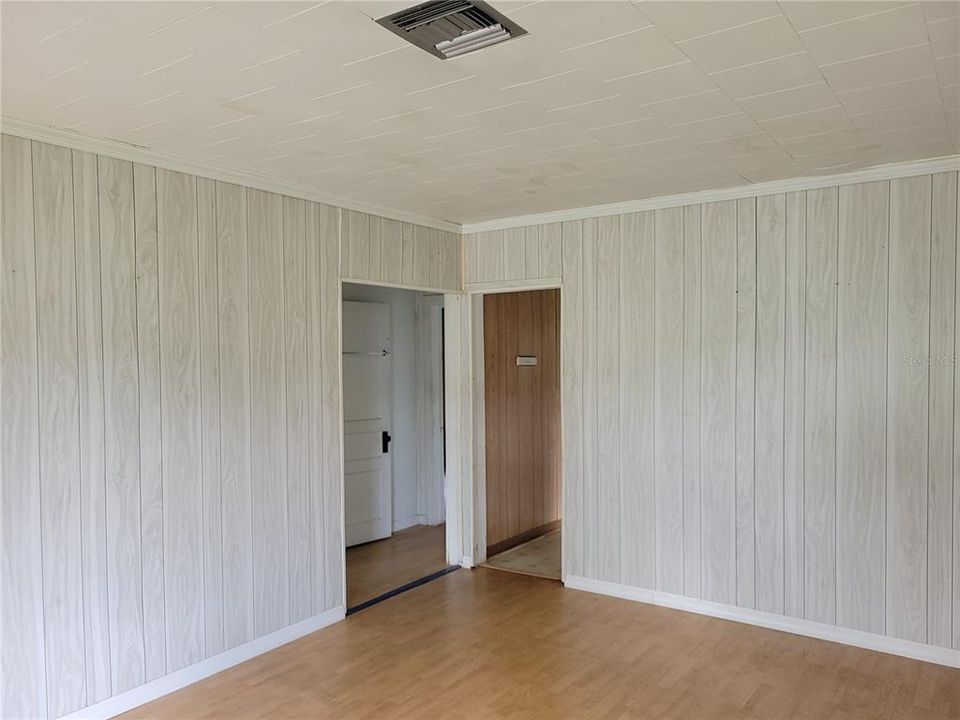 For Sale: $225,000 (2 beds, 1 baths, 720 Square Feet)