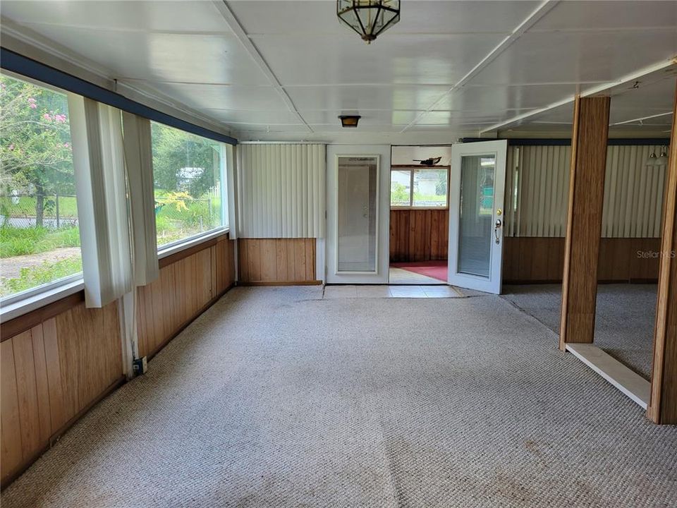 For Sale: $225,000 (2 beds, 1 baths, 720 Square Feet)