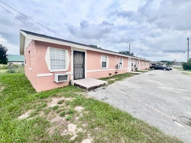 For Rent: $1,350 (2 beds, 1 baths, 2496 Square Feet)