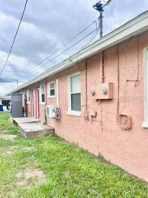 For Rent: $1,350 (2 beds, 1 baths, 2496 Square Feet)