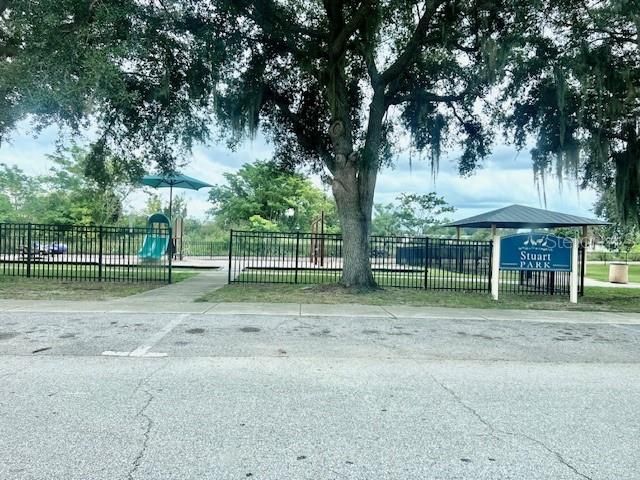 For Rent: $1,350 (2 beds, 1 baths, 2496 Square Feet)