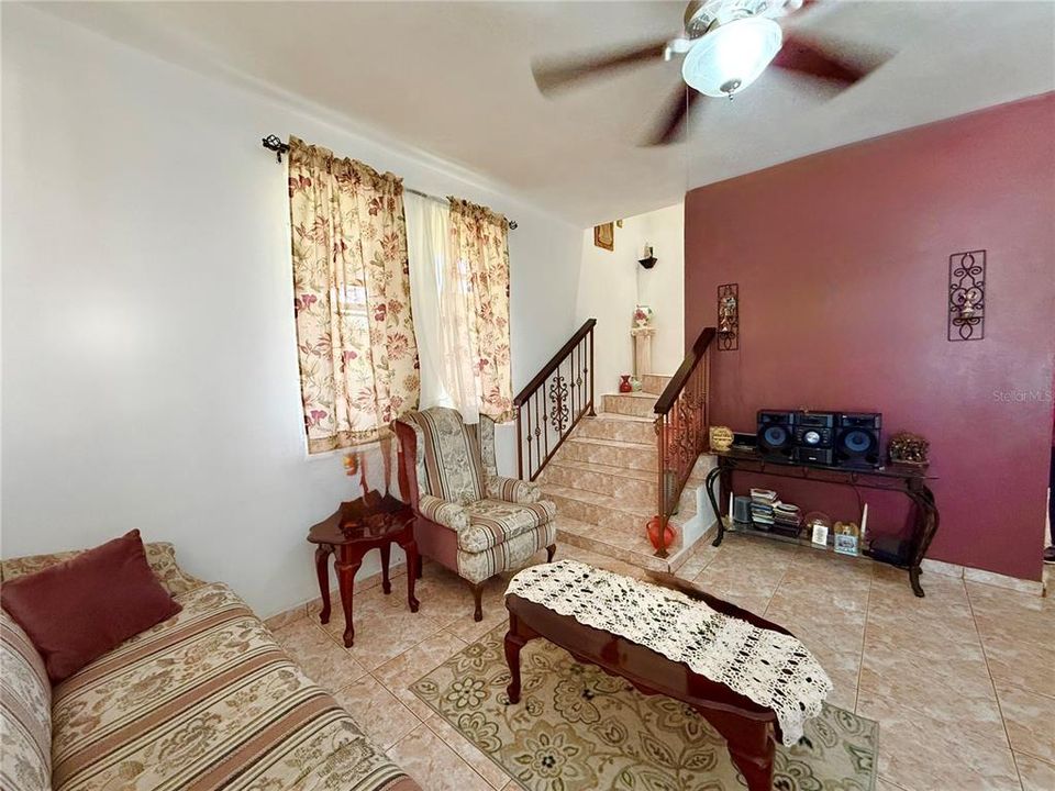 待售: $380,000 (3 贝兹, 2 浴室, 1382 平方英尺)