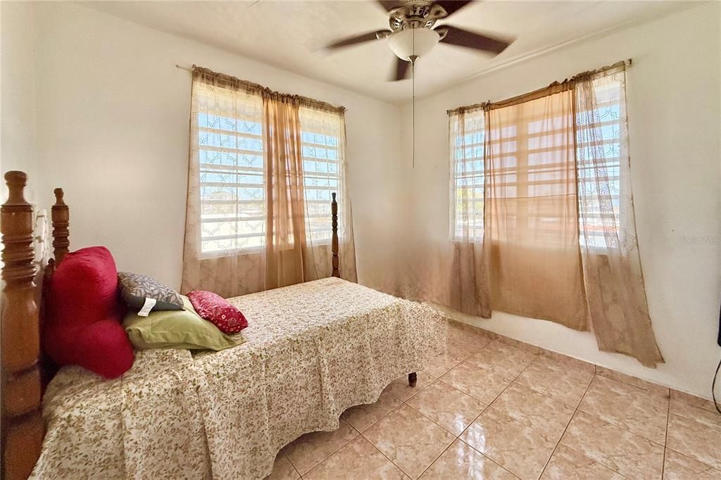 待售: $380,000 (3 贝兹, 2 浴室, 1382 平方英尺)