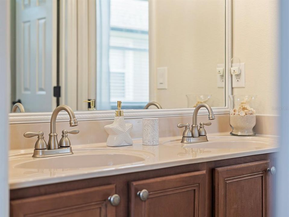 На продажу: $1,100,000 (5 спален, 4 ванн, 3669 Квадратных фут)