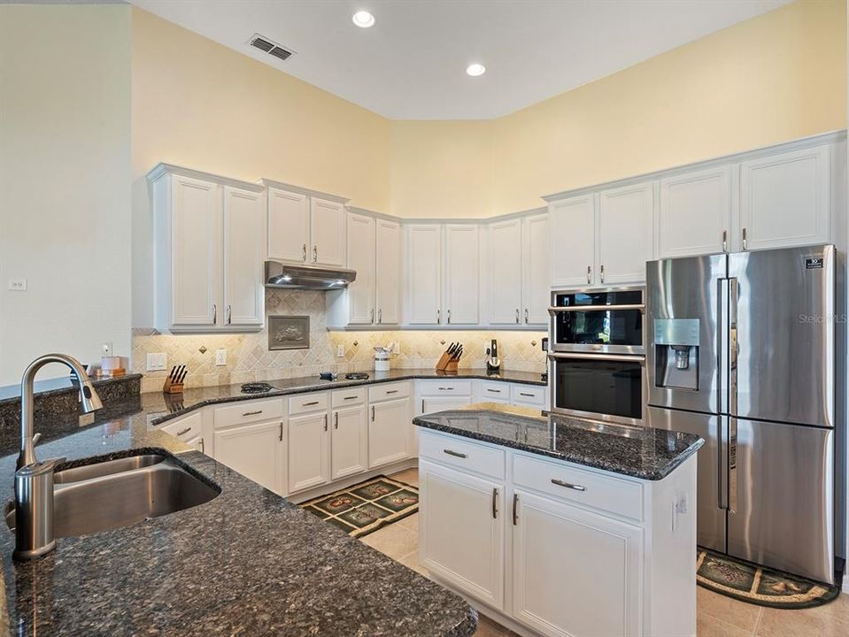 На продажу: $1,100,000 (5 спален, 4 ванн, 3669 Квадратных фут)