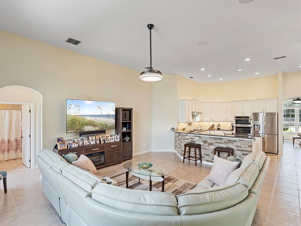 На продажу: $1,100,000 (5 спален, 4 ванн, 3669 Квадратных фут)