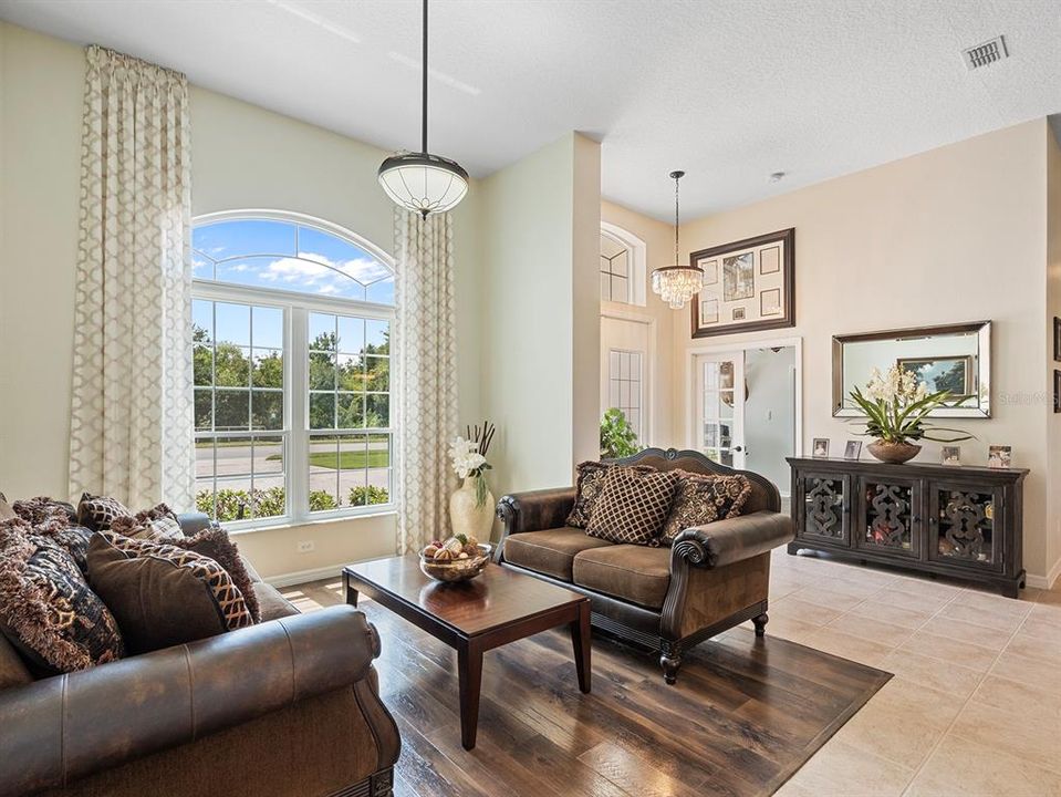 На продажу: $1,100,000 (5 спален, 4 ванн, 3669 Квадратных фут)