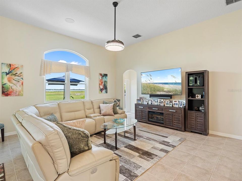 На продажу: $1,100,000 (5 спален, 4 ванн, 3669 Квадратных фут)