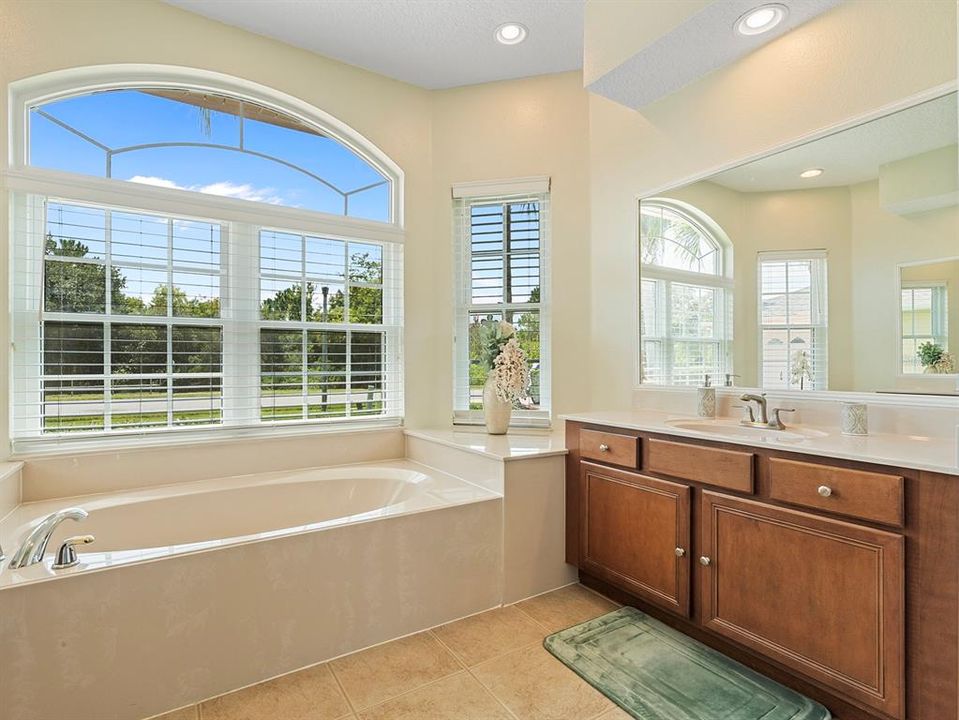 На продажу: $1,100,000 (5 спален, 4 ванн, 3669 Квадратных фут)