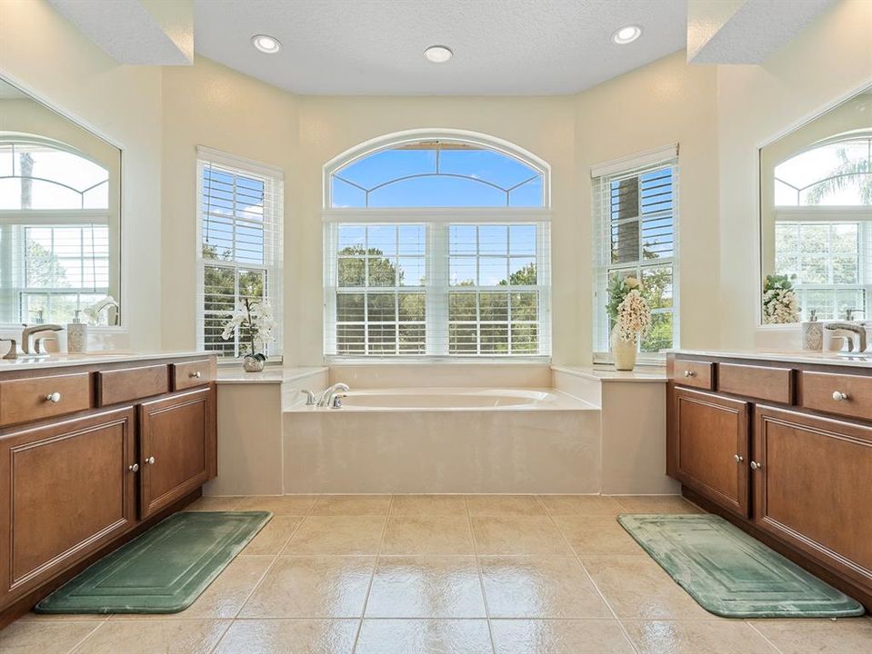 На продажу: $1,100,000 (5 спален, 4 ванн, 3669 Квадратных фут)