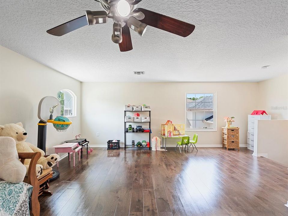 На продажу: $1,100,000 (5 спален, 4 ванн, 3669 Квадратных фут)