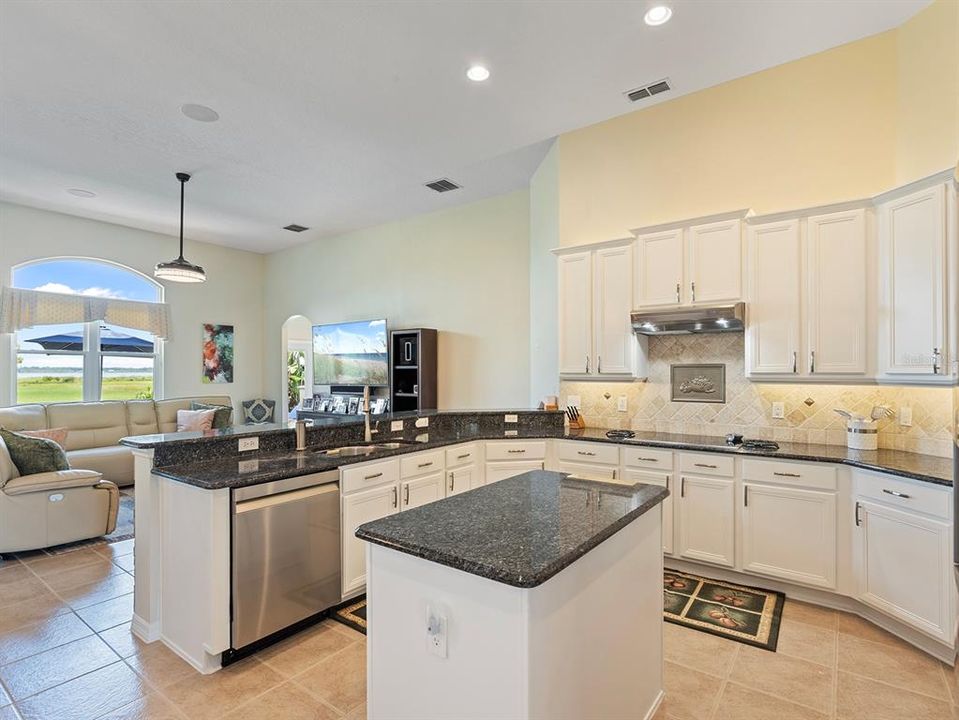 На продажу: $1,100,000 (5 спален, 4 ванн, 3669 Квадратных фут)